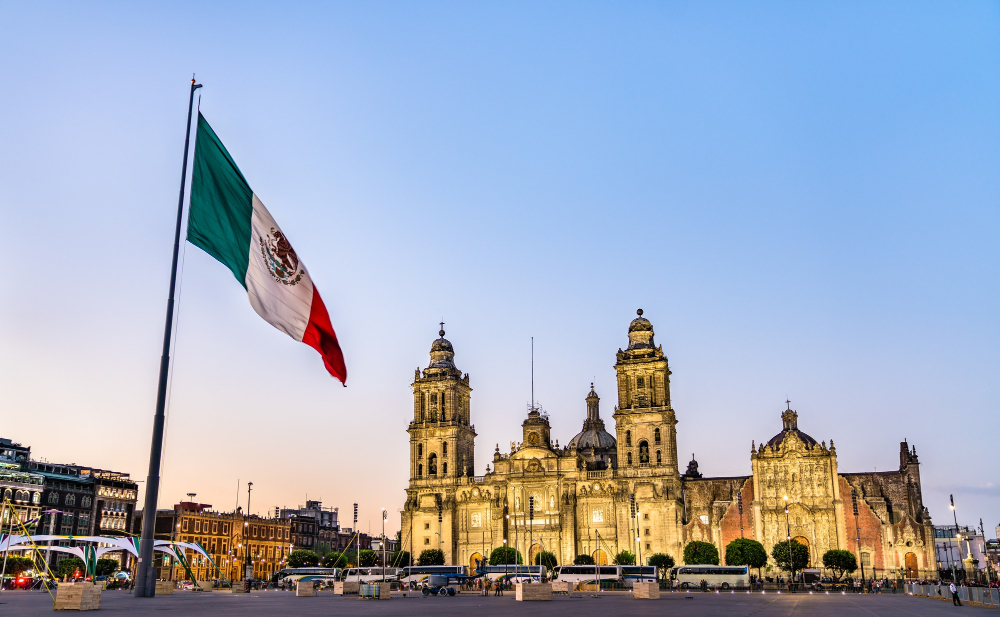 asta-bandera-catedral-metropolitana-asuncion-virgen-maria-ciudad-mexico-capital-mexico